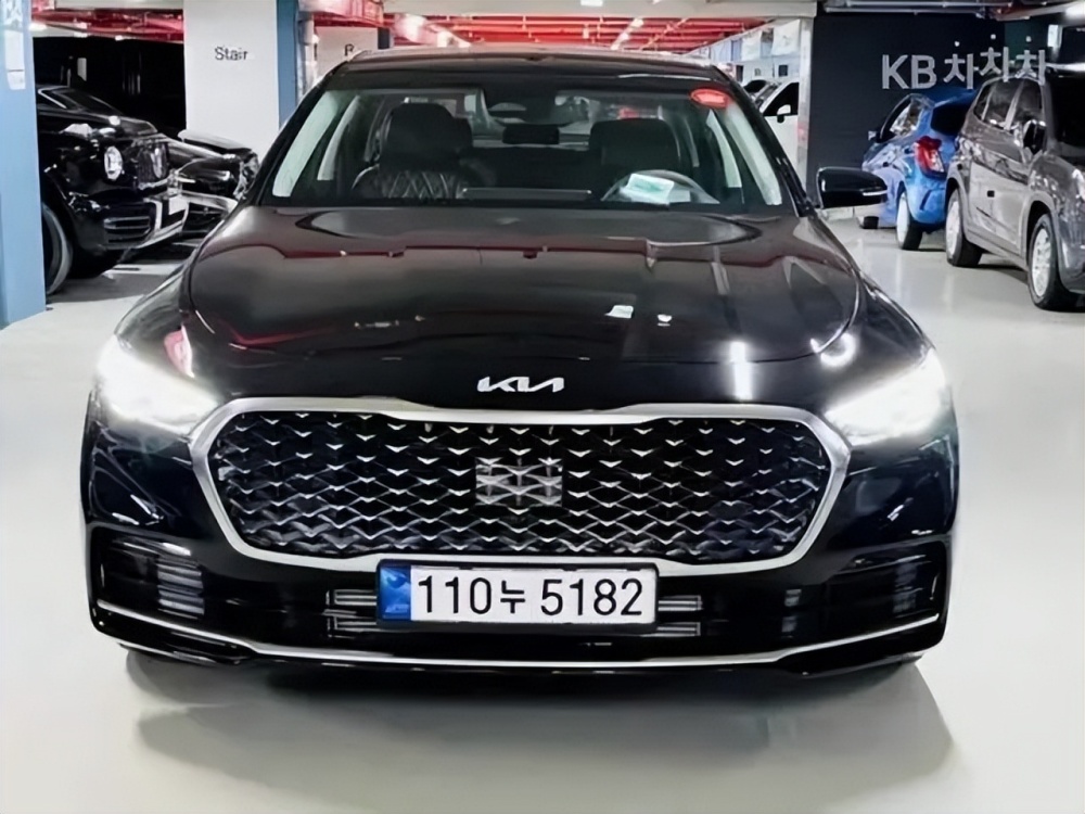 实拍全新起亚k9超51米车长v6动力比宾利好看