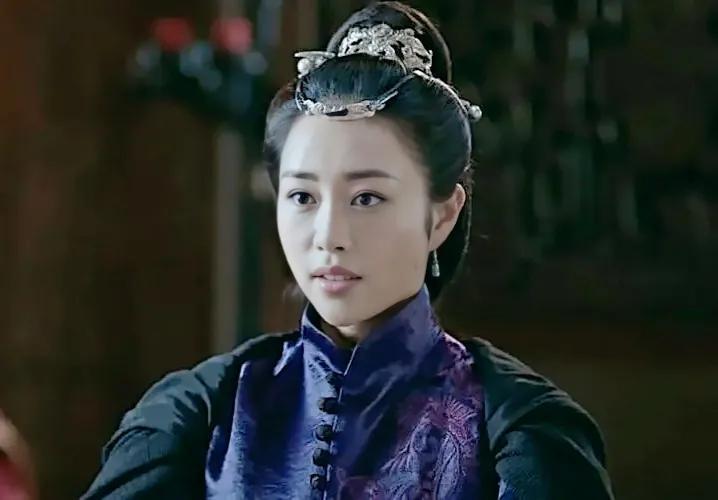 张龄心:19年师生恋后,她从丁克一族变成贤妻良母,还是丈夫的御用女