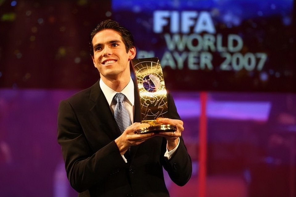 卡卡ac米兰生涯22个辉煌荣誉瞬间,顺祝巴西金童42周岁生日快乐