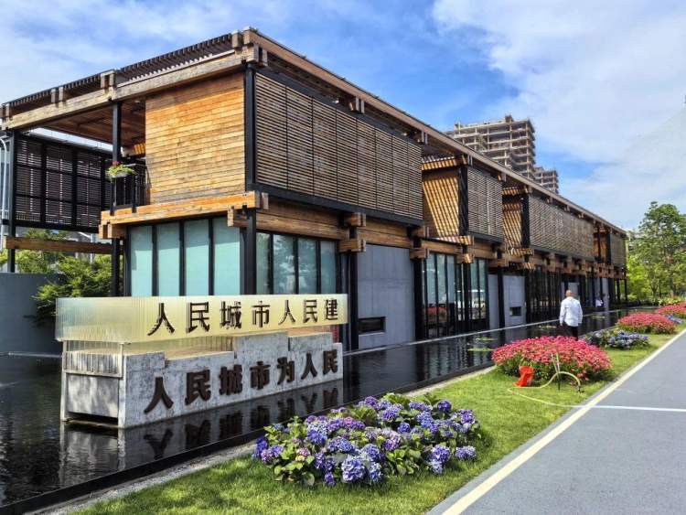 岁月铭党恩,银丝诉忠诚!共和新路街道退休党支部开展主题党日活动