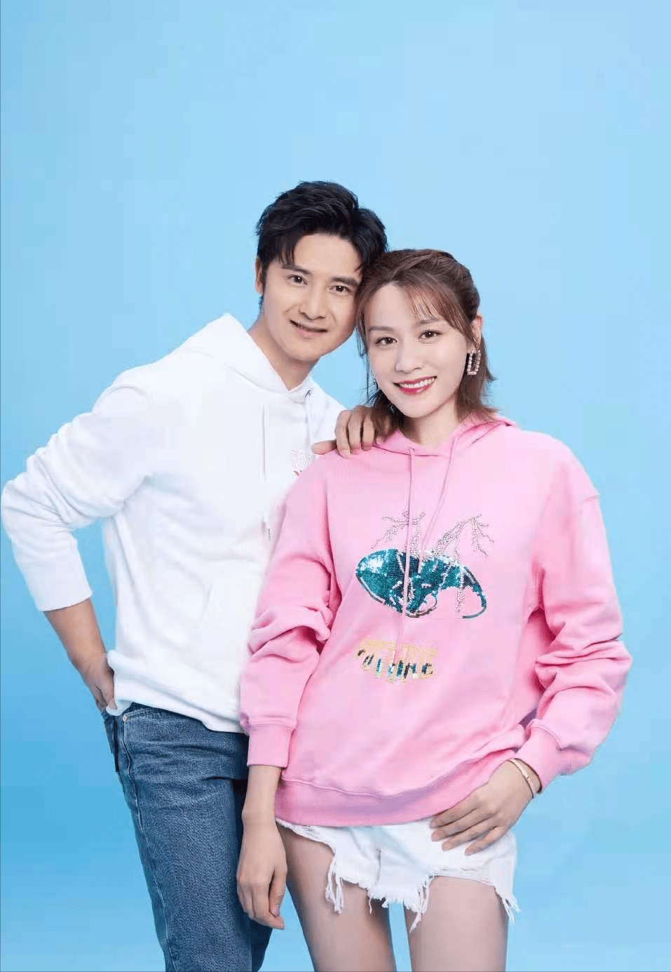 邓莎和景甜的聊天记录疑似曝光:邓莎说张继科借了自己的钱不还,还借了