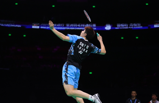 首局比赛,石宇奇以21-18先下一城,赢得了第一局的胜利.