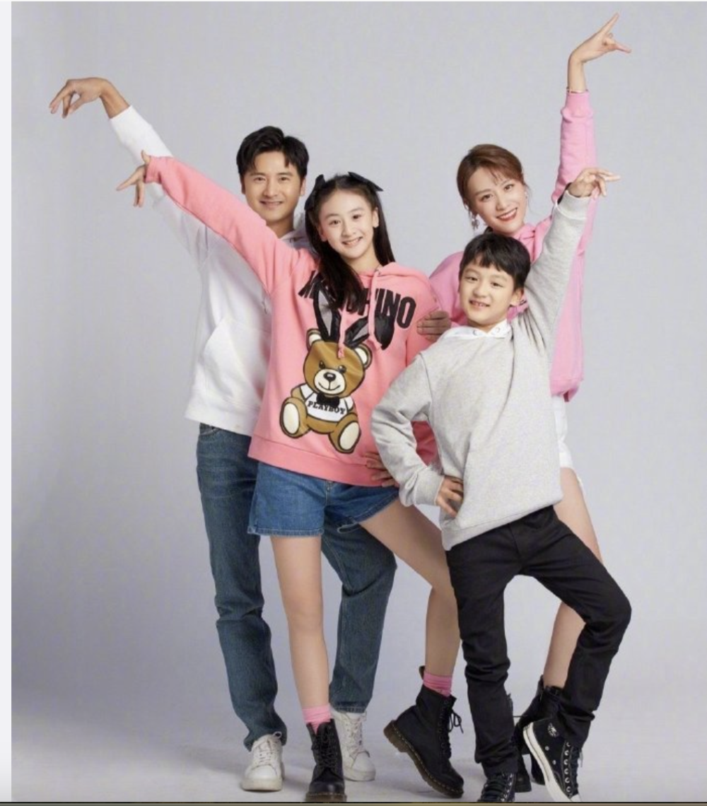 16岁森碟对比18岁多多:同样颜值出众,但两人的风格截然不同