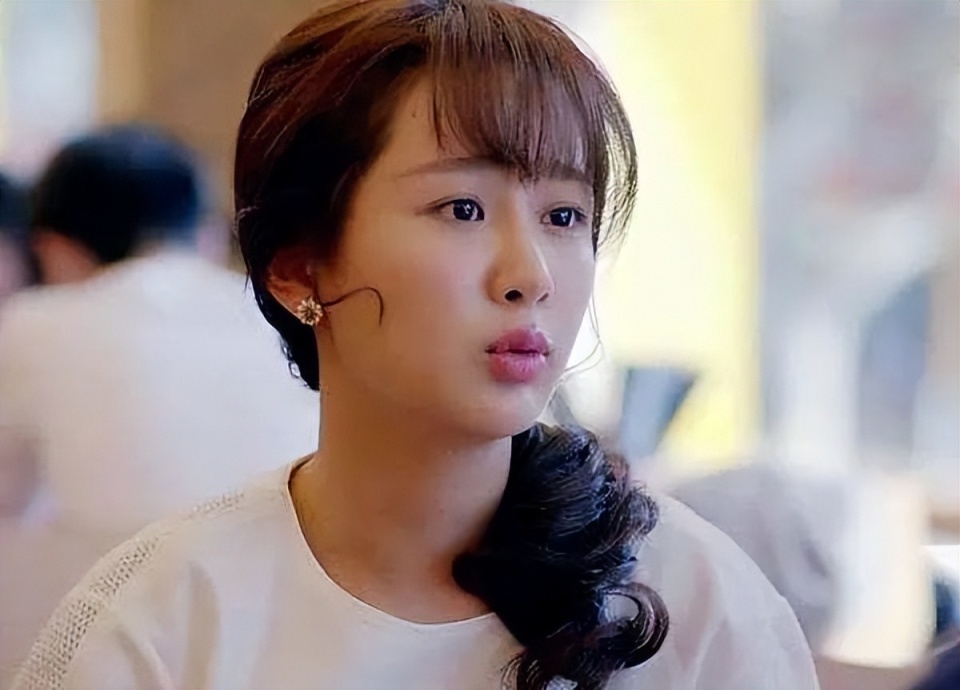 杨紫《要久久爱》现代扮相被嘲,她的哪个角色是你心中的白月光?
