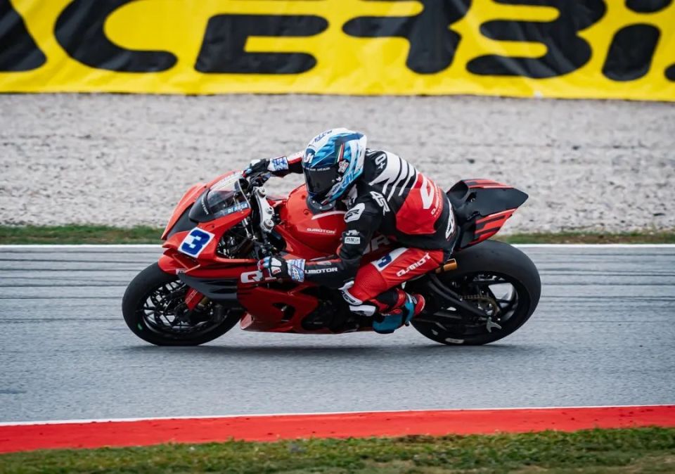 中国制造大排机车首秀wsbk赛场qjmotor赛800圆满完赛