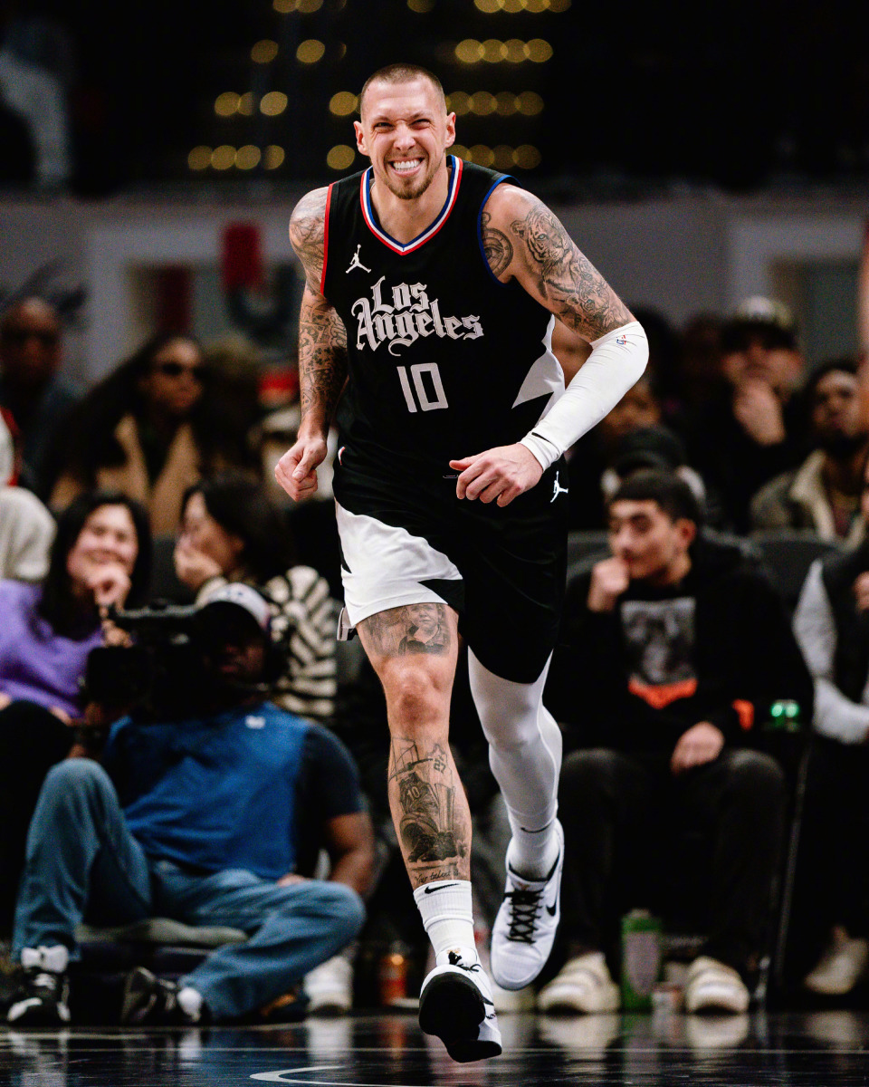 快船离队第一人浮现!季后赛遭弃用:仅打4分钟,恐就此告别nba