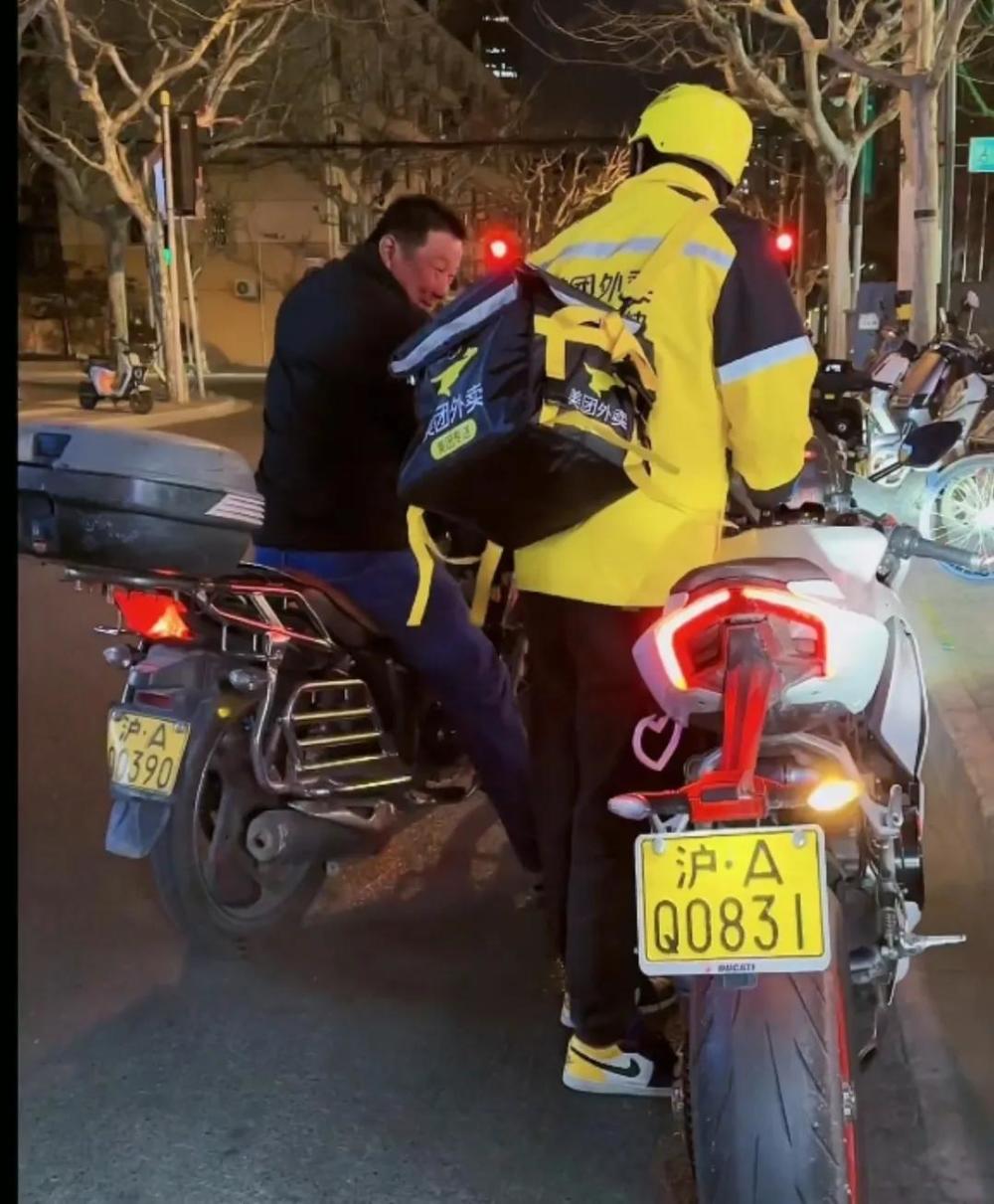 65万一张的上海沪a黄牌摩托车车牌照,目前用来送外卖,可惜吗_腾讯新闻