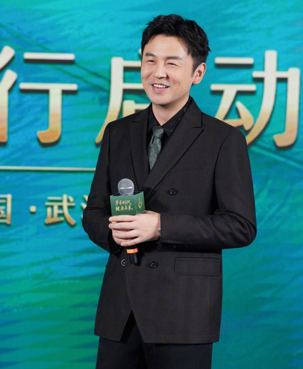 狗仔曝演员雷佳音出事疑牵扯税务问题电影坚如磐石受影响