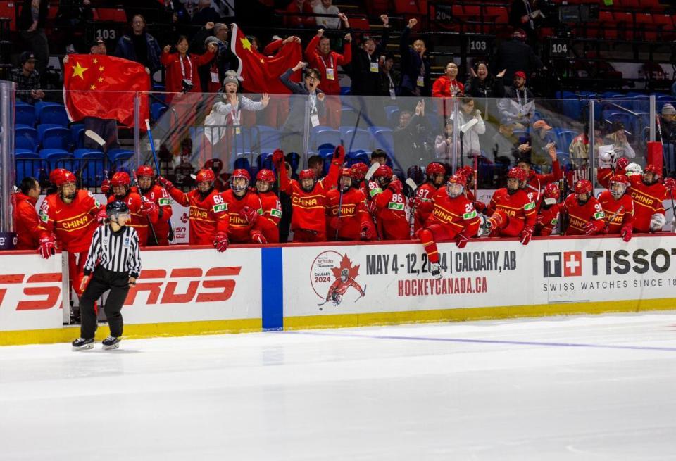 中国冰球队唯一的海归是击败日本的首功之臣18岁生日夜贡献50次扑救