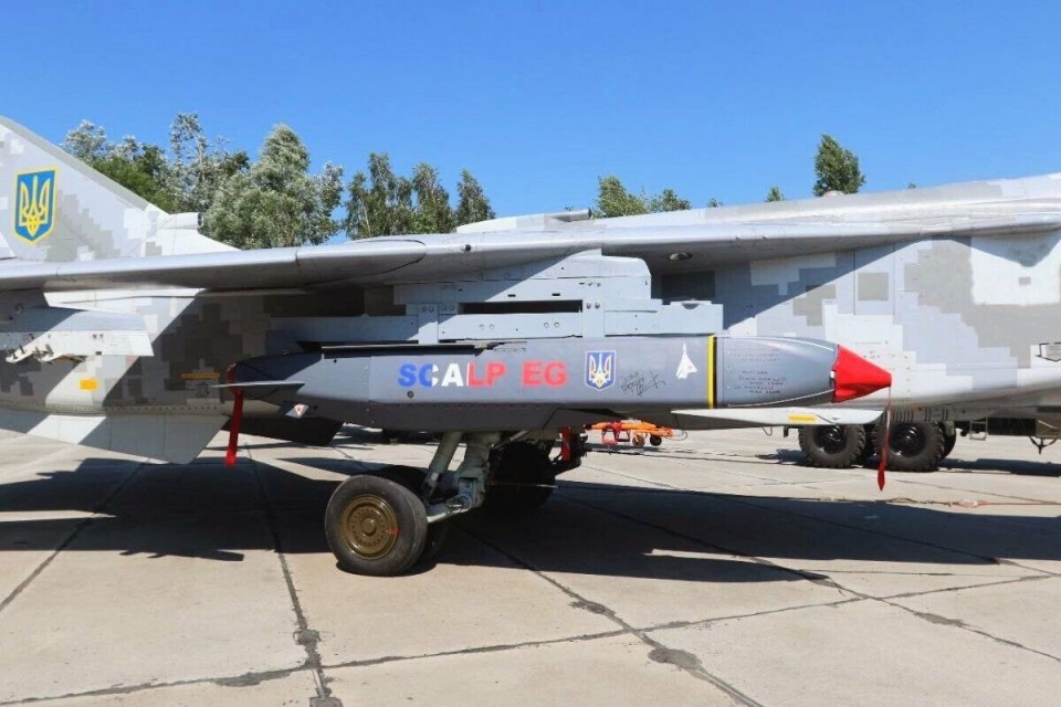 eg也取得了一些不俗的战果,这些远程空射巡航导弹经常与agm-88反辐射