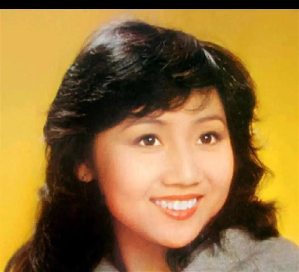 66岁张德兰突发意外！后台摔倒送医，曾上春晚爆火结婚37年无儿女_腾讯新闻