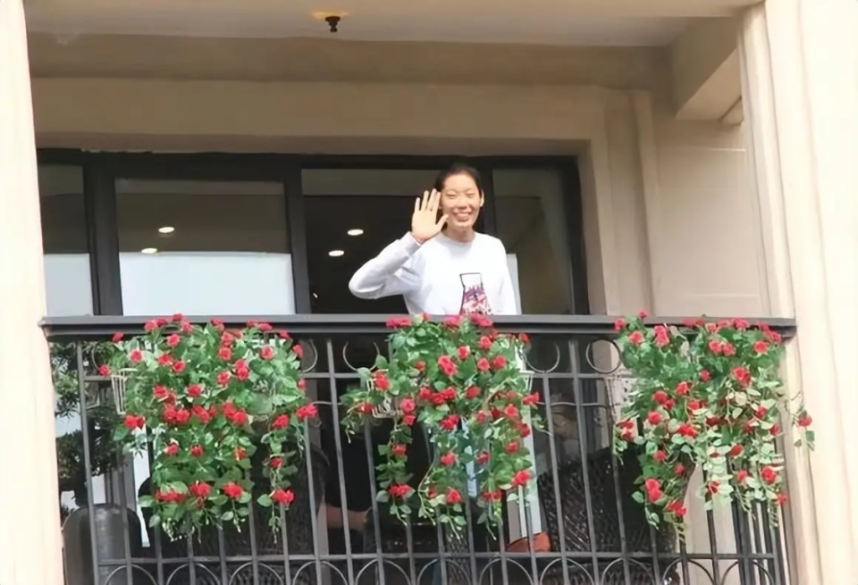 目前,朱婷已经回到河南老家,享受着与家人在一起的欢乐时光.