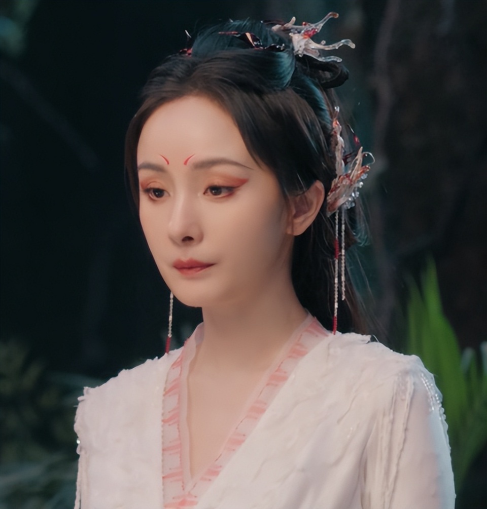 杨幂新剧预告片脸部状态堪忧:鼻子怪异,瘪嘴,不适合演年代剧了