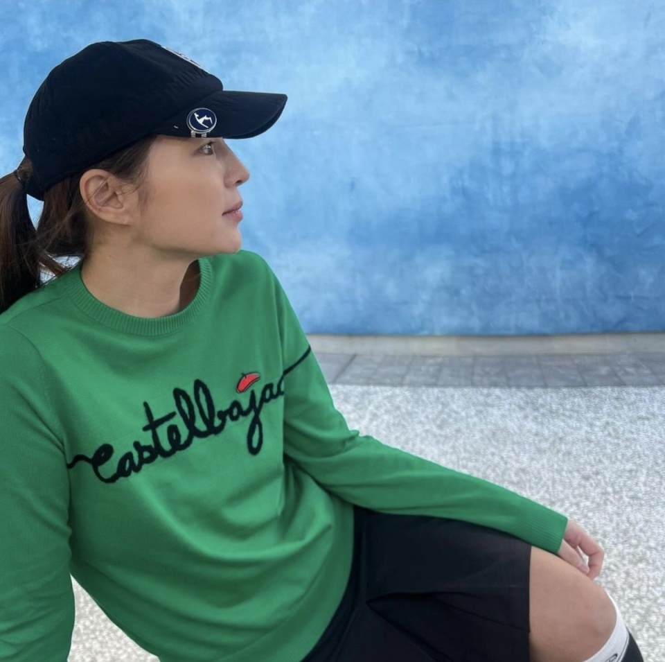 高尔夫邀请赛成为李秉宪妻子的生日礼物李敏贞与顶级选手合影