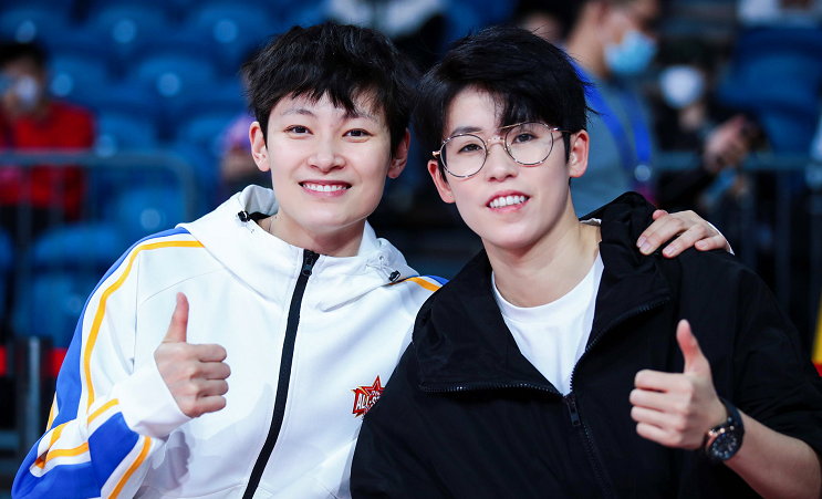 杨舒予杨力维同框 啦啦队抢镜 转播太拉胯_腾讯新闻