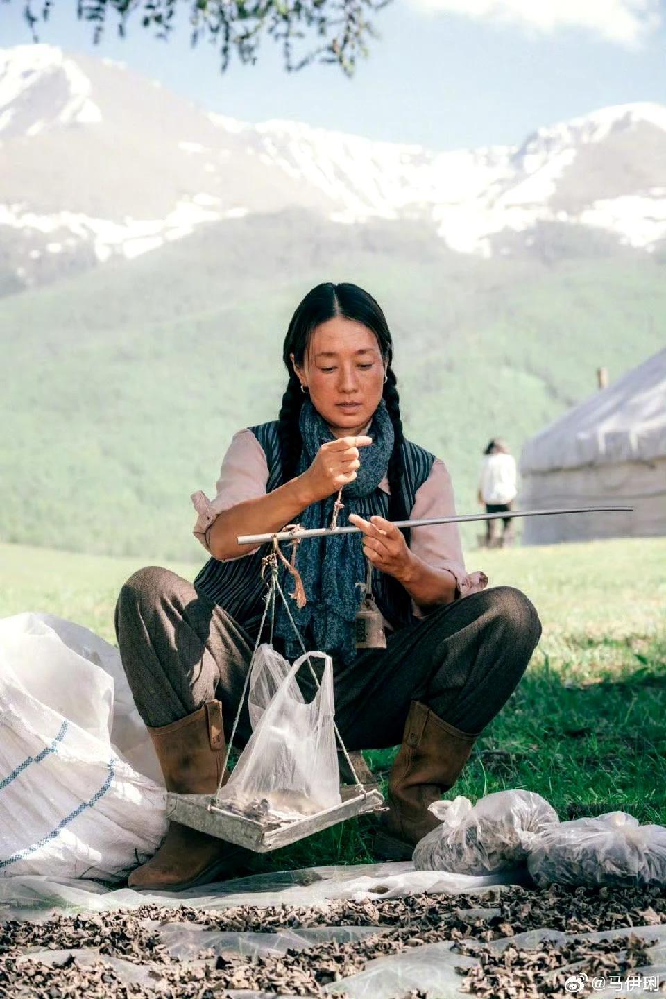 《繁花》6个月后在《我的阿勒泰》再演老板娘,皮肤黝黑认不出是马伊琍