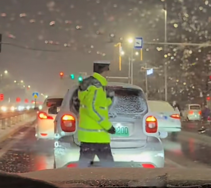 這些治癒瞬間，見證山東2025最美“警”色