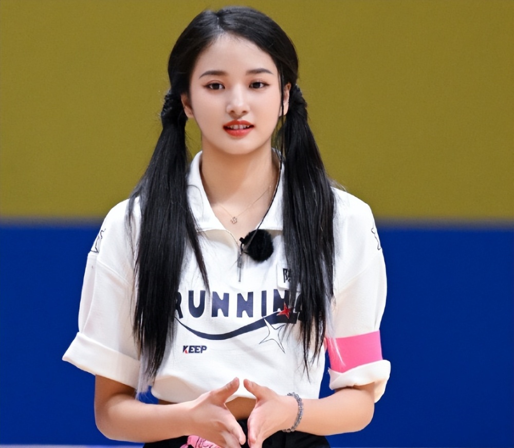 29位飞行嘉宾中美女如云,既有元气偶像美少女陈昕葳,又有飒爽御姐