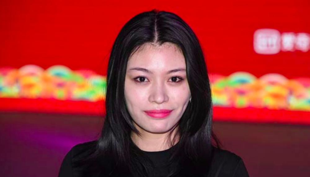 汪峰次女汪璟怡近况,精心为后妈章子怡选生日礼物,长相遗传妈妈康作如