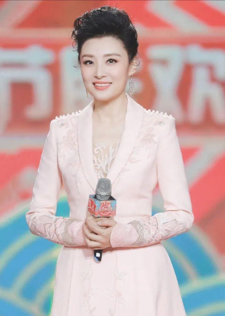 5位退休主持人周涛演电影欧阳夏丹住豪宅一个比一个精彩