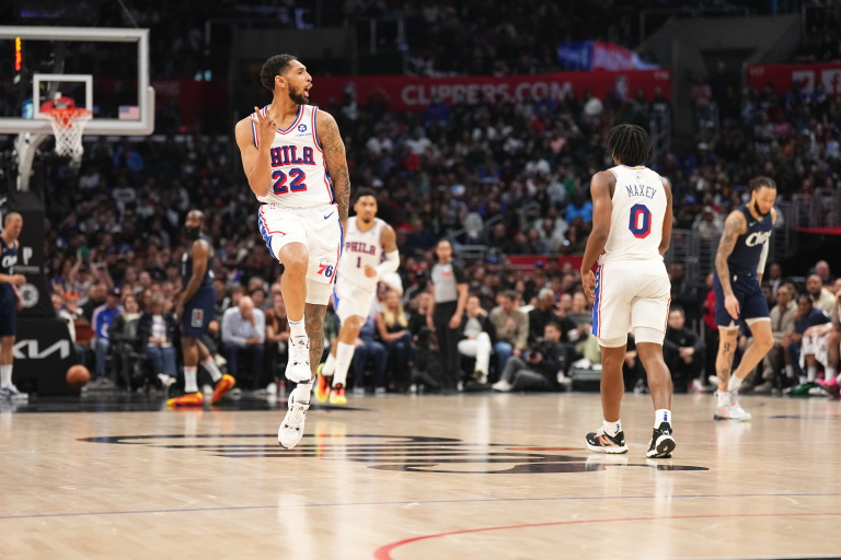 突然崩盘快船520直接投降哈登14次助攻马克西246爆大冷