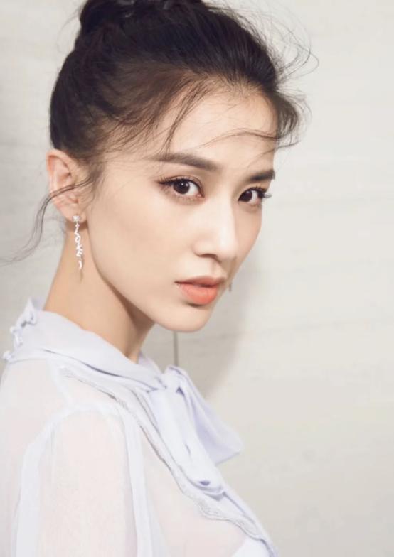 黄圣依:出身书香世家一路读名校,为何选娱乐圈捆绑杨子二十年?