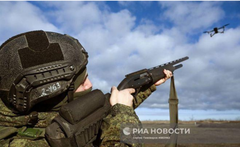 �ھ��Ͷ���װ������ǹ ��Ӧ��FPV���˻�Ϯ��