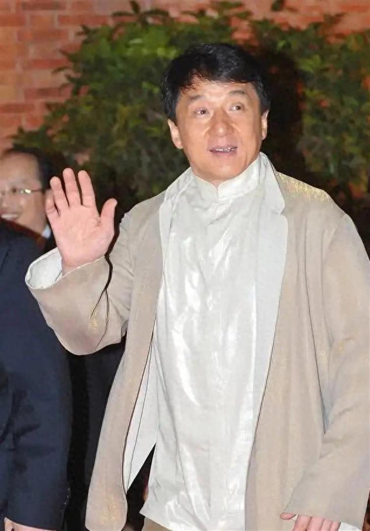 吴卓林结婚现场曝光，紧握爱人的手，洋溢着甜蜜笑容_腾讯新闻
