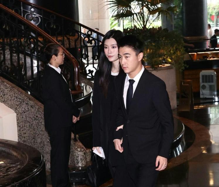 何超蕸追思会，三太四太携四房子女出席，霍家及4大豪门集体参加_腾讯新闻