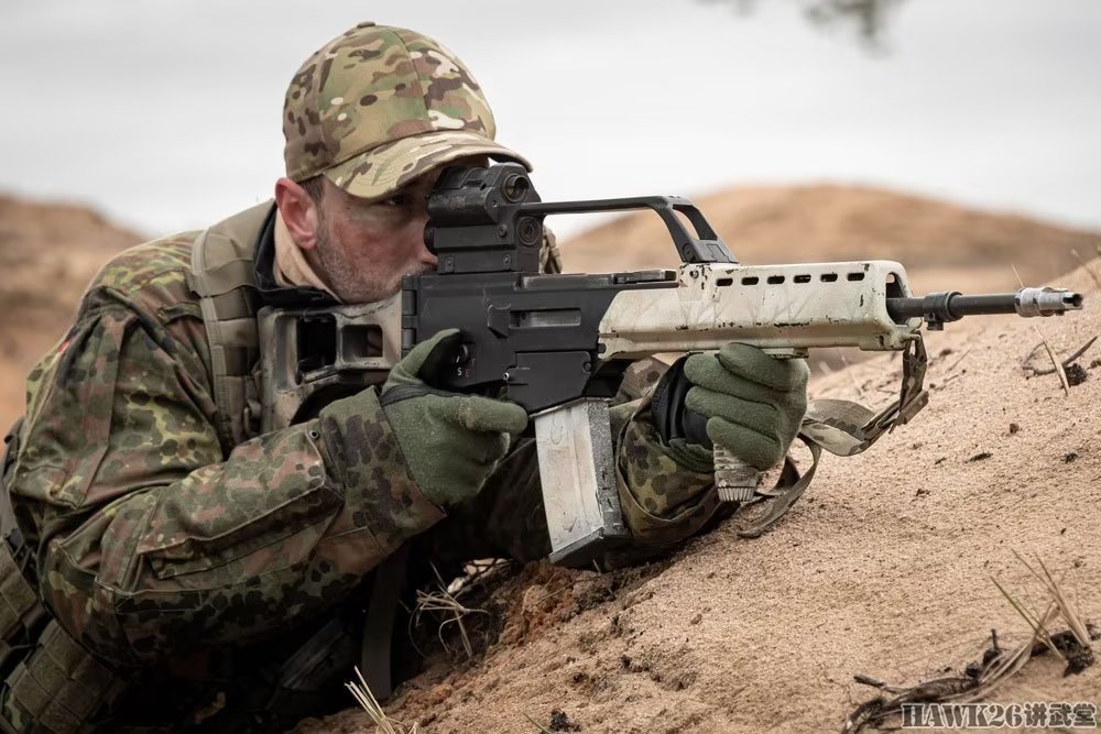 其中加拿大部队还展示了刚刚列装的c20精确射手步枪,口径7.62×51mm.