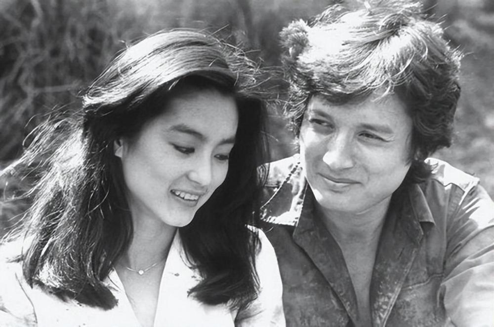 "消失"3年,77岁秦汉近况:须发皆白,错过林青霞后一直未婚_腾讯新闻