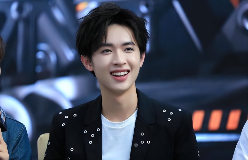 张逸杰11-24岁颜值变化,看过他很多剧却没认出,已有13年戏龄了_腾讯