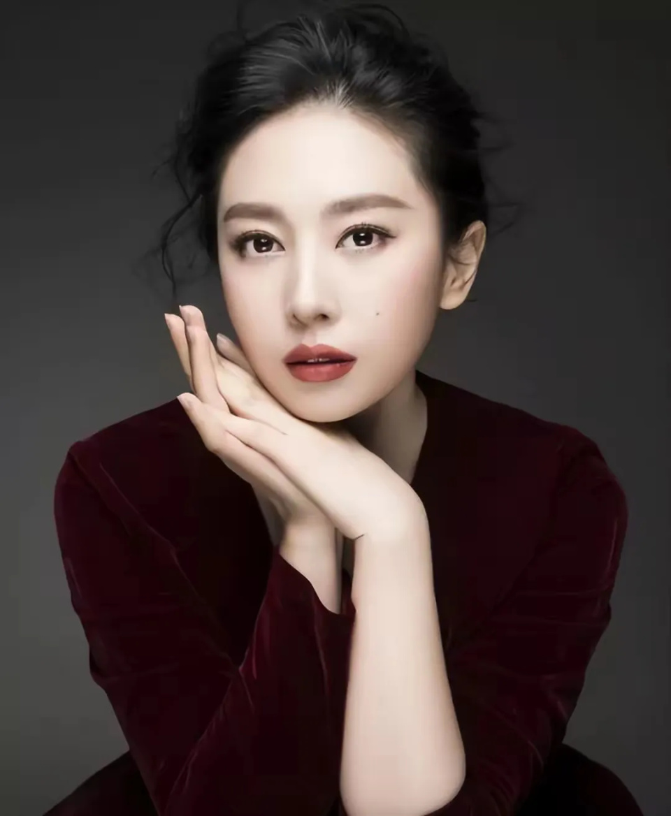 贾晓晨讲述出道经历,苦练粤语,歌手出道但拍戏是强项,曾传婚变