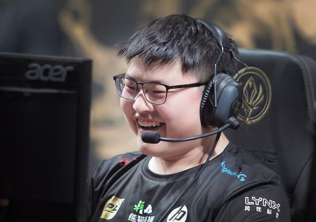 loluzi历史实力被高估巅峰期只有s9赛季拿不到冠军是正常现象