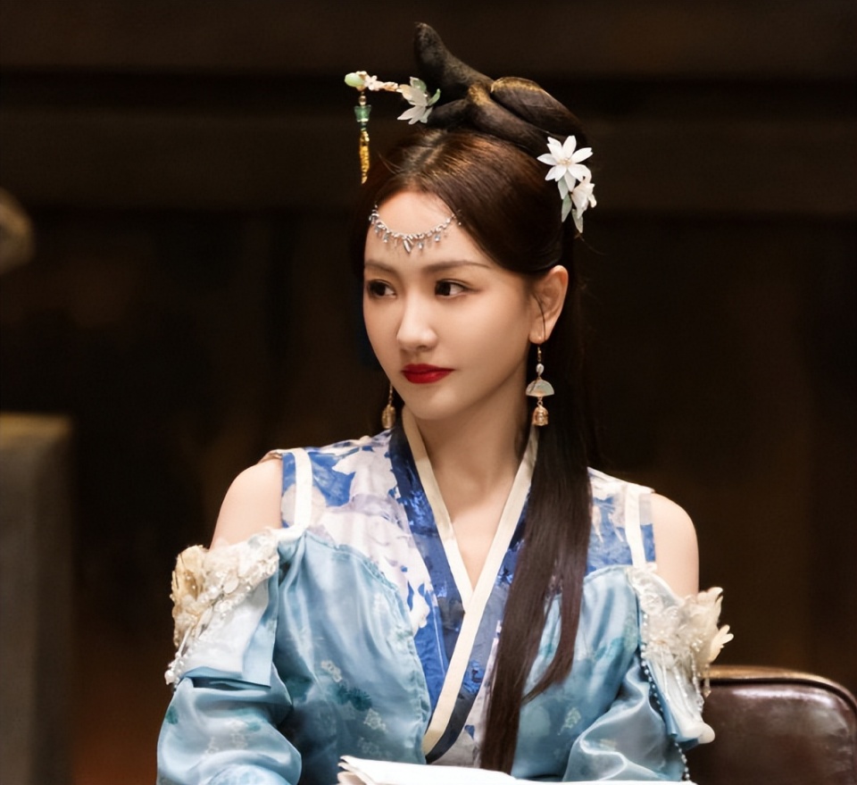 《护心》本以为杨蓉能封神,不料24岁女主发力,"整容演技"大火_腾讯