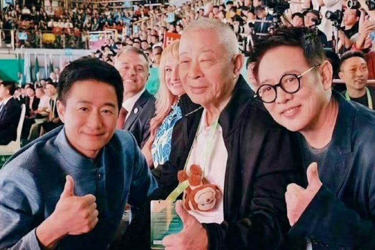 《鏢人》票房連續逆跌，吳京徹底不裝了，私心暴露的他，才是電影最大的彩蛋 - 