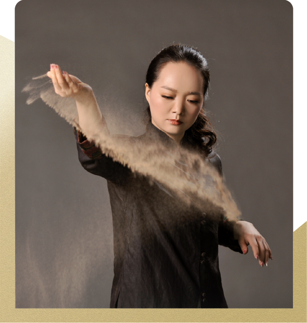 新疆沙画第一人杨百越一捧沙一双手大漠黄沙描绘新疆美好