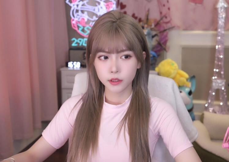 周淑怡韩国旅游被围观,太像深田老师,众人纷纷合影留念