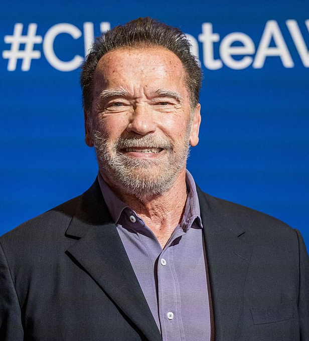 76岁施瓦辛格遭海关扣押,他发声回应开黄腔调侃,自曝被戴手铐