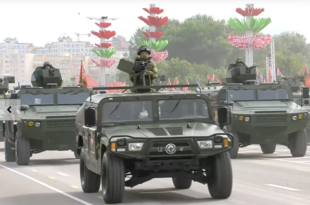 白俄罗斯武装部队装备中国长城炮皮卡车和东风猛士全地形车