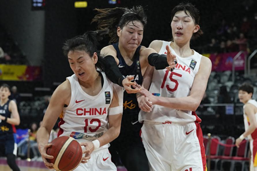 火力全开！女篮劲敌首战大胜，中国队需提前应对潜在威胁