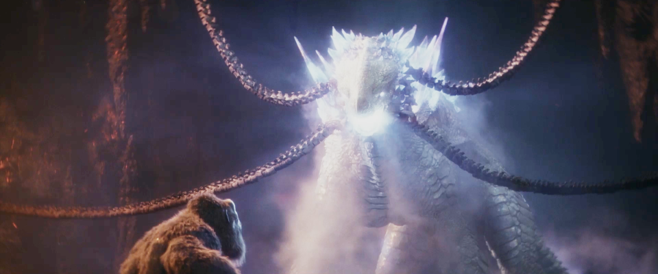 身高102米的金刚站在面前,仿佛一脚就会被踩死.