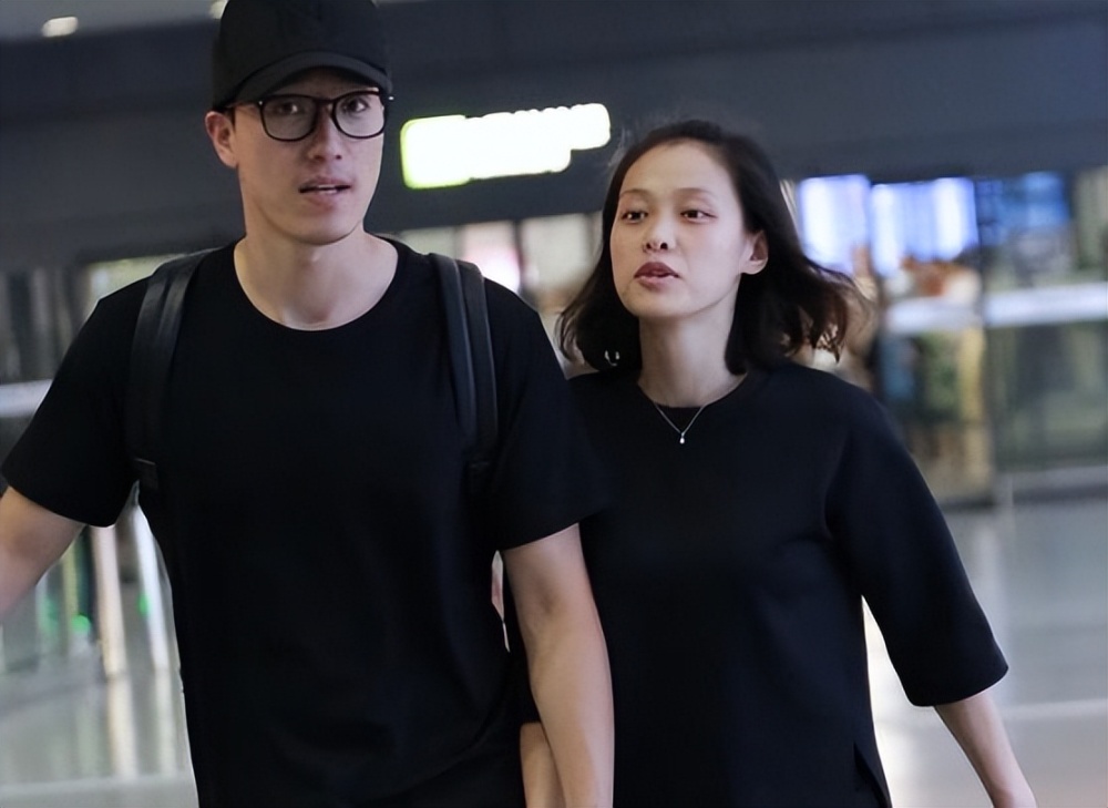 刘翔携老婆吴莎现身,十指紧扣显甜蜜,结婚6年感情恩爱如初_腾讯新闻