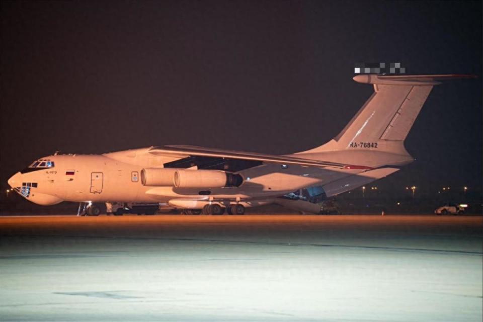 俄罗斯伊尔-76先到平壤后到上海,韩媒猜测这是送货又进货_腾讯新闻