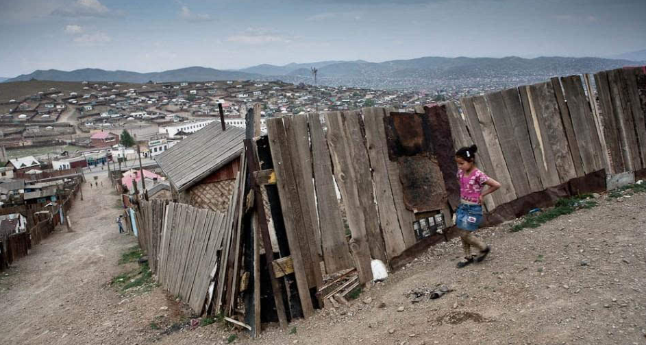 当下的蒙古国,有三分之一的人口都生活在贫困线以下.