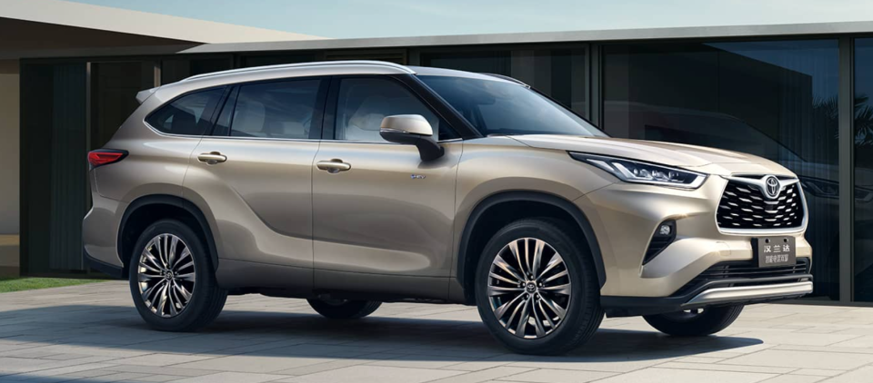 丰田传奇大7座suv上市,降价5.3万,比普拉多大一圈!