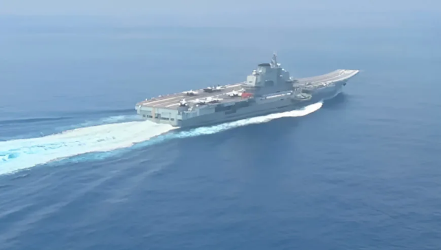 "特混舰队"亮相，辽宁舰航母编队远海训练画面透露三个重要细节
