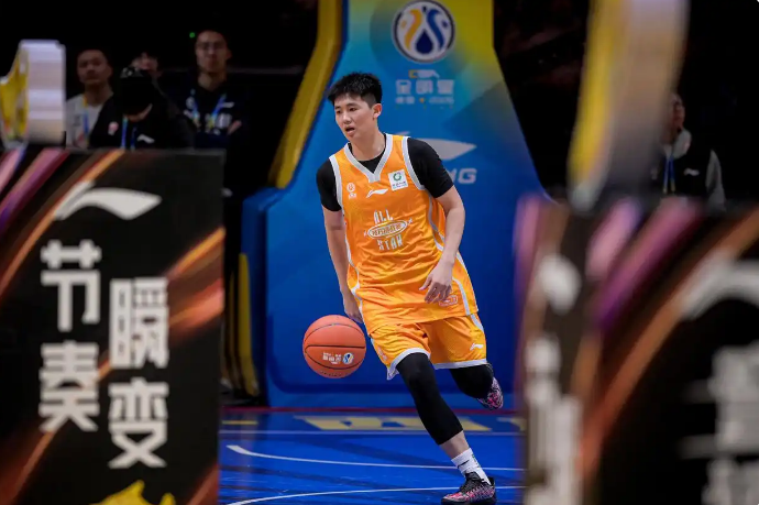 CBA技巧賽：姜賀0.1秒優勢絕殺蔣祺禹奪冠 李悅洲低級失誤墊底 - 