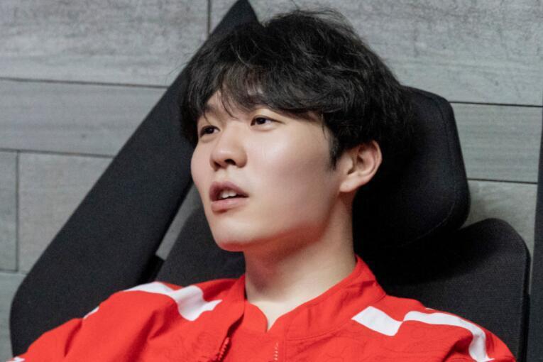 rookie实力下滑原因找到了,在后台和小钰畅聊,拿公费谈恋爱-腾讯新闻