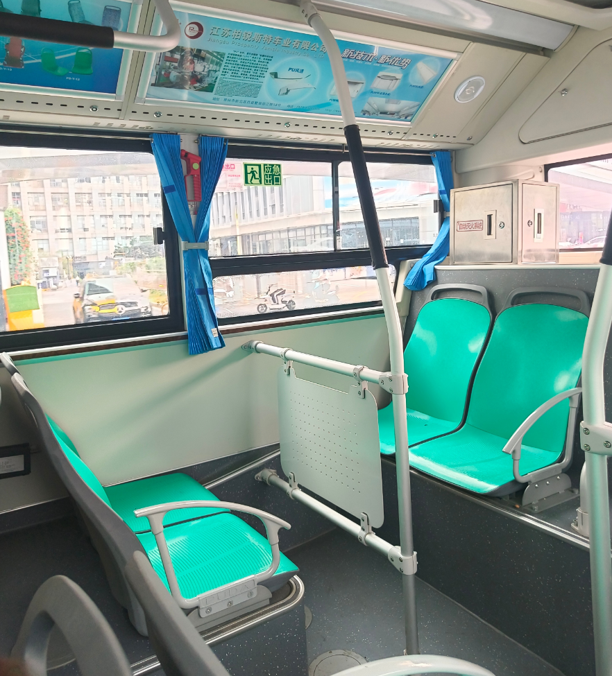全新公交车的内部环境变得越来越好,但真正乘坐公交汽车的已经寥寥无